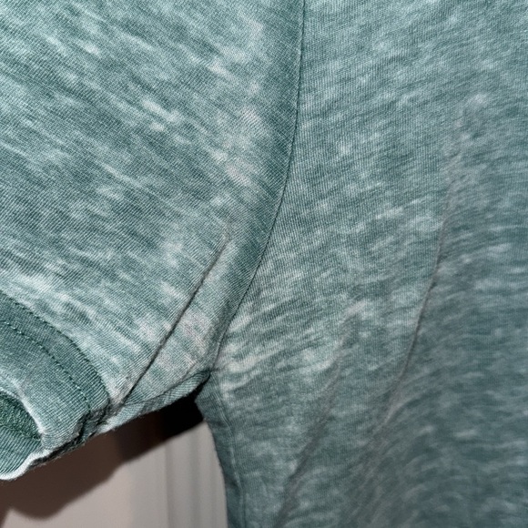 Goodie Two Sleeves -Womens Washed Green Cactus Short Sleeve Cropped Tee size S - Picture 4 of 7